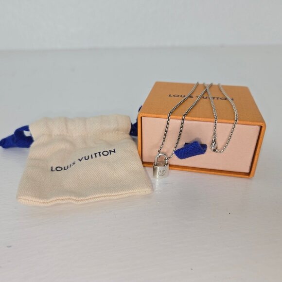 Louis Vuitton Lock It Silver Pedant Necklace for Unicef - Picture 6 of 9